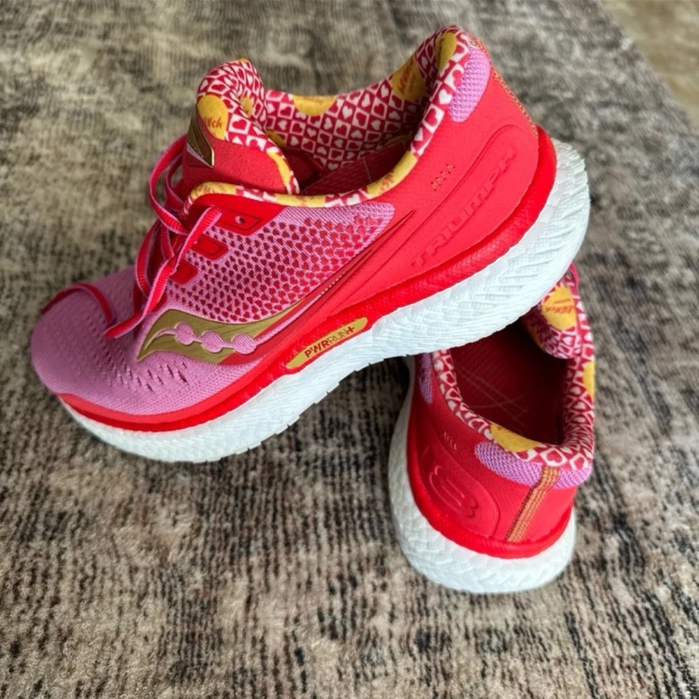 Saucony Women’s Triumph 18 'Galentine's Day' Hot Pink/Red
size 8.5 - Picture 11 of 12